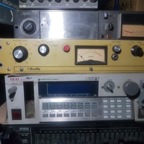 Akai 1000 sampler - s,